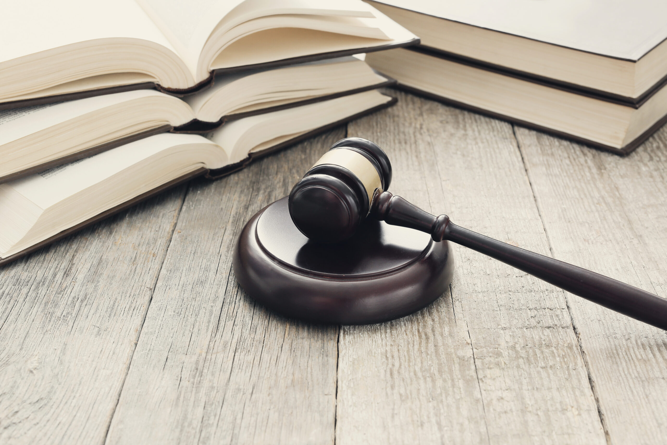 Hector escudero abogados